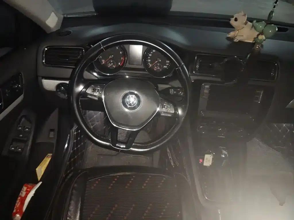 2017 Volkswagen Sagitar 230TSI Automatic Comfort Edition — миниатюра 3