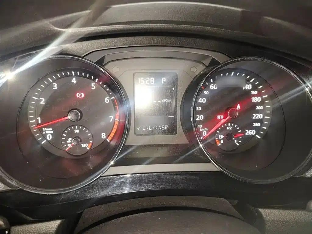 2017 Volkswagen Sagitar 230TSI Automatic Comfort Edition — миниатюра 4