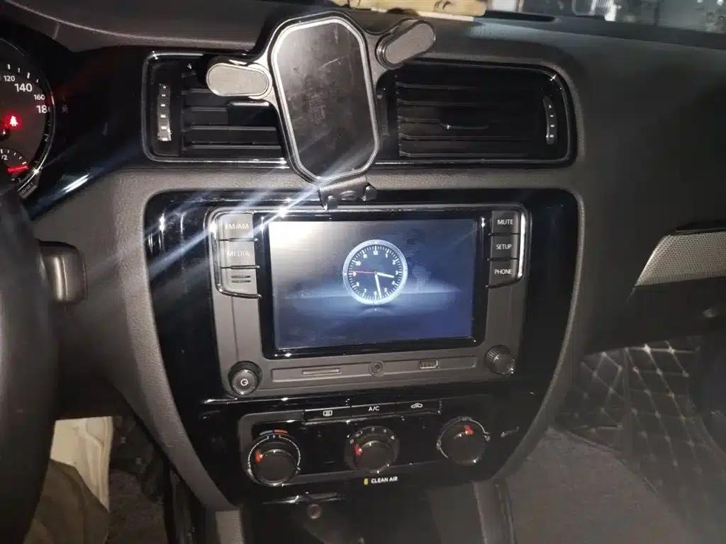 2017 Volkswagen Sagitar 230TSI Automatic Comfort Edition — миниатюра 6