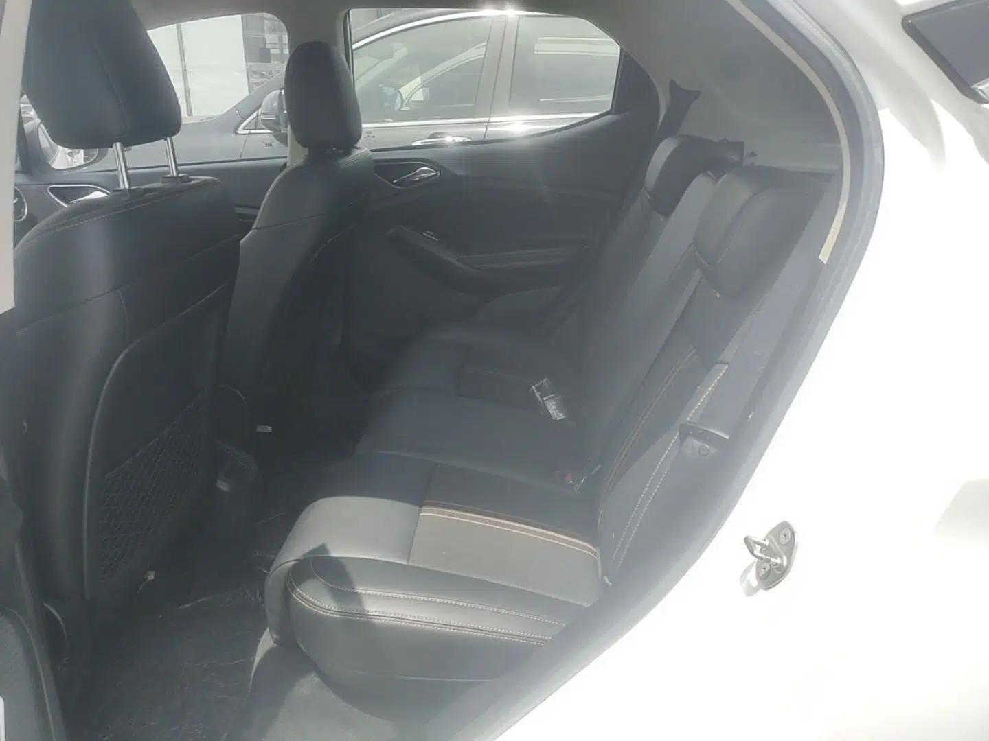 BYD Yuan 2017 1.5L Automatic Cool & Connected Model — миниатюра 20