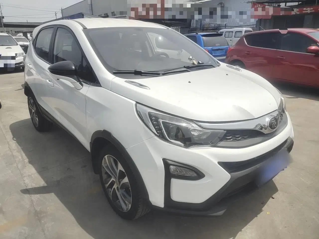 BYD Yuan 2017 1.5L Automatic Cool & Connected Model — миниатюра 3