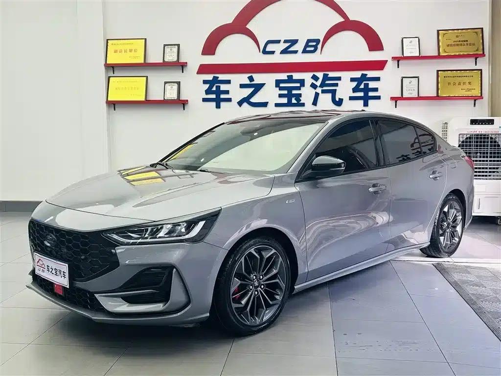 2022 Ford Focus Sedan EcoBoost 180 Automatic ST Line — миниатюра 1