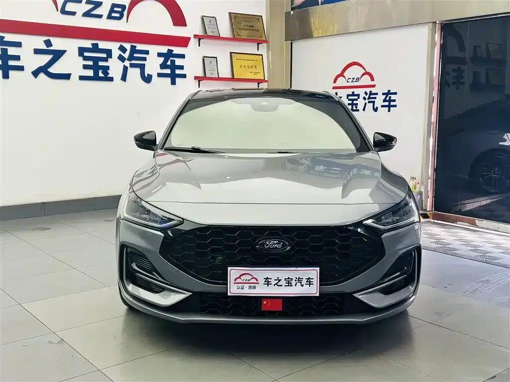 2022 Ford Focus Sedan EcoBoost 180 Automatic ST Line — миниатюра 2