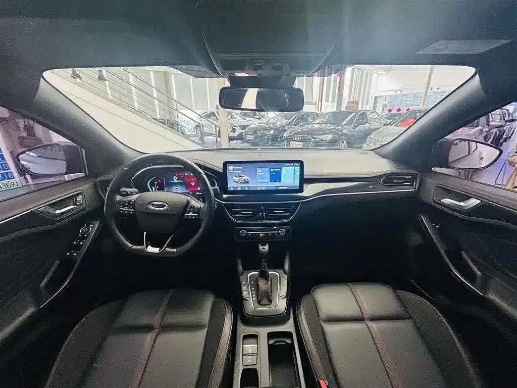 2022 Ford Focus Sedan EcoBoost 180 Automatic ST Line — миниатюра 14