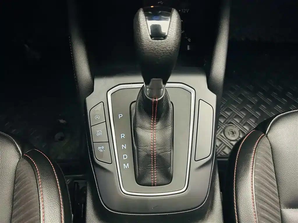 2022 Ford Focus Sedan EcoBoost 180 Automatic ST Line — миниатюра 17