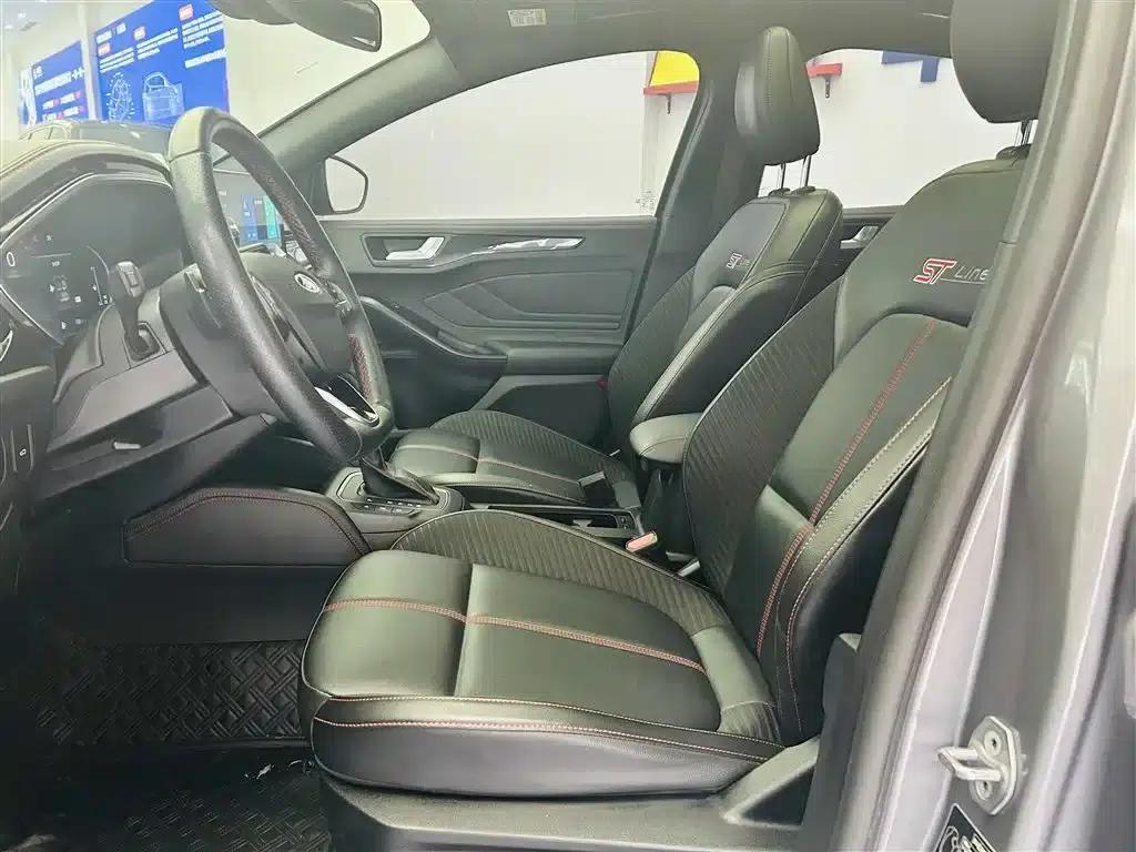 2022 Ford Focus Sedan EcoBoost 180 Automatic ST Line — миниатюра 19