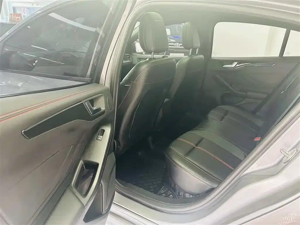2022 Ford Focus Sedan EcoBoost 180 Automatic ST Line — миниатюра 23