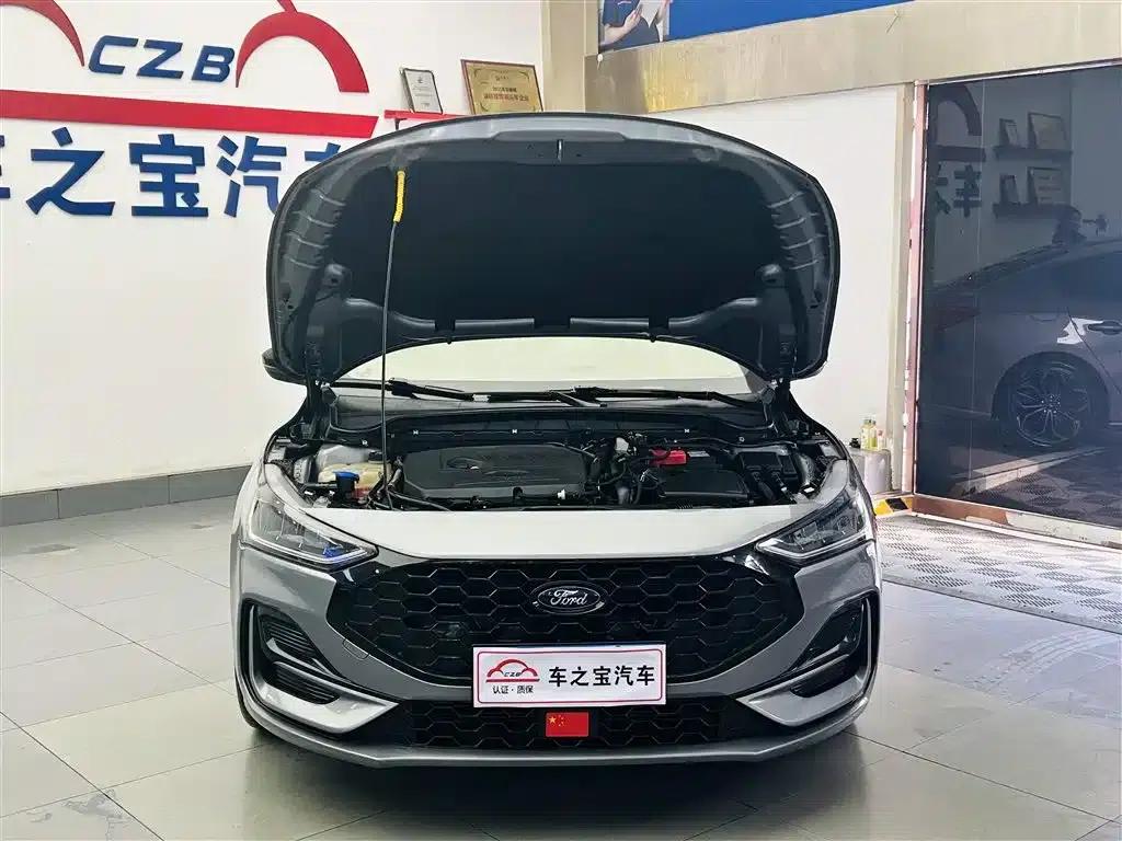 2022 Ford Focus Sedan EcoBoost 180 Automatic ST Line — миниатюра 26