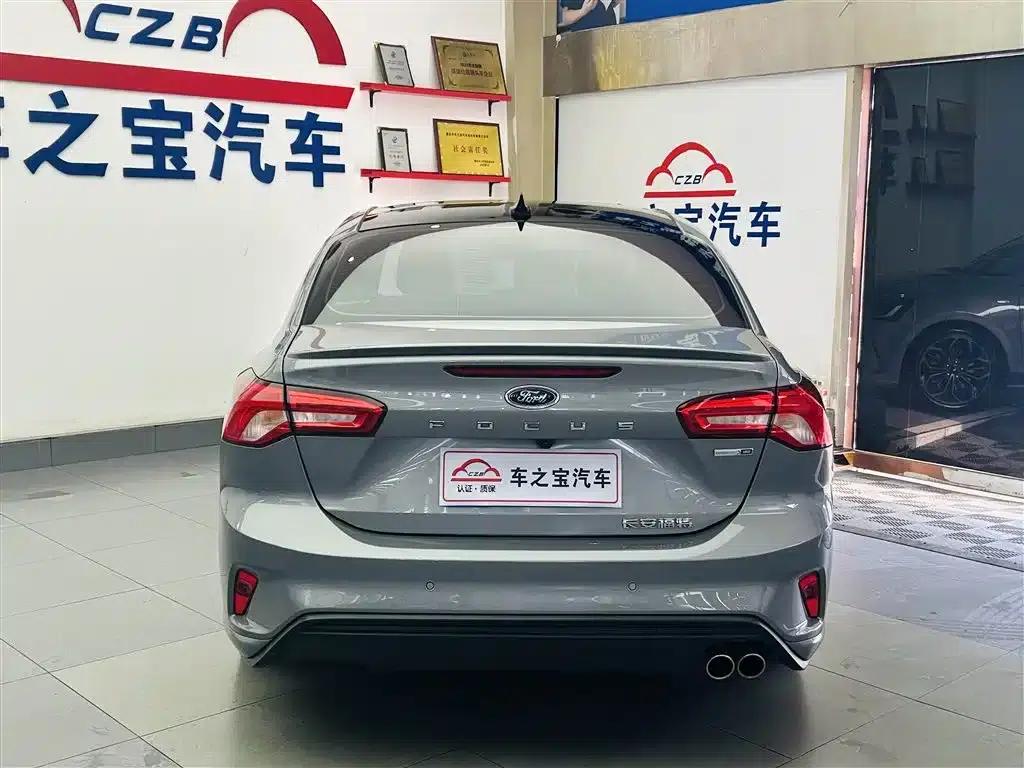 2022 Ford Focus Sedan EcoBoost 180 Automatic ST Line — миниатюра 6