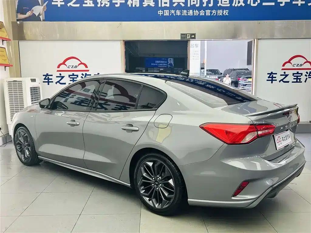 2022 Ford Focus Sedan EcoBoost 180 Automatic ST Line — миниатюра 7