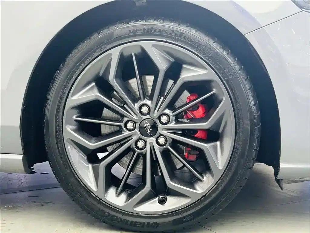 2022 Ford Focus Sedan EcoBoost 180 Automatic ST Line — миниатюра 10