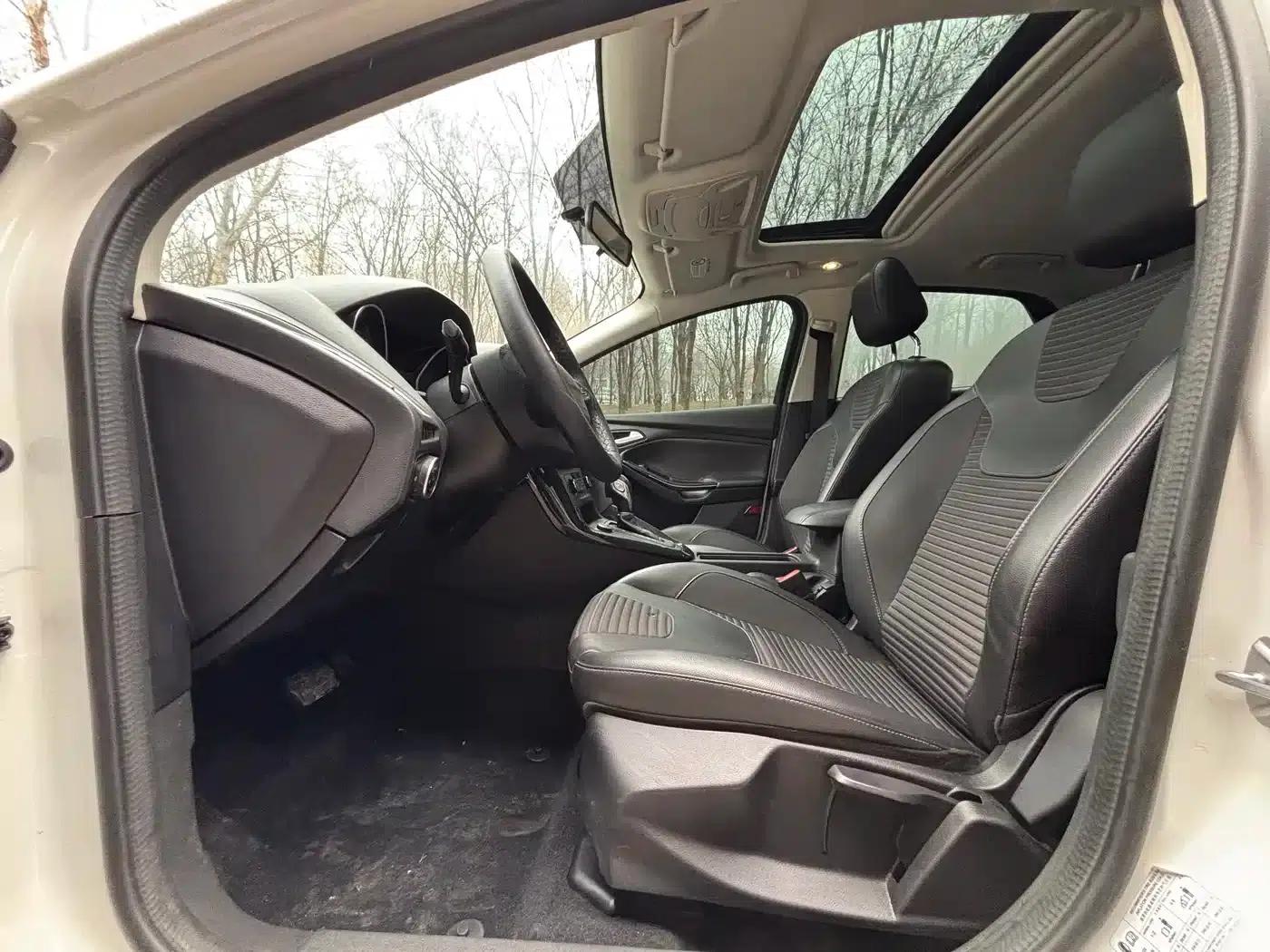 Ford Focus 2017 Sedan 1.6L Automatic Fashion Smart Edition — миниатюра 7