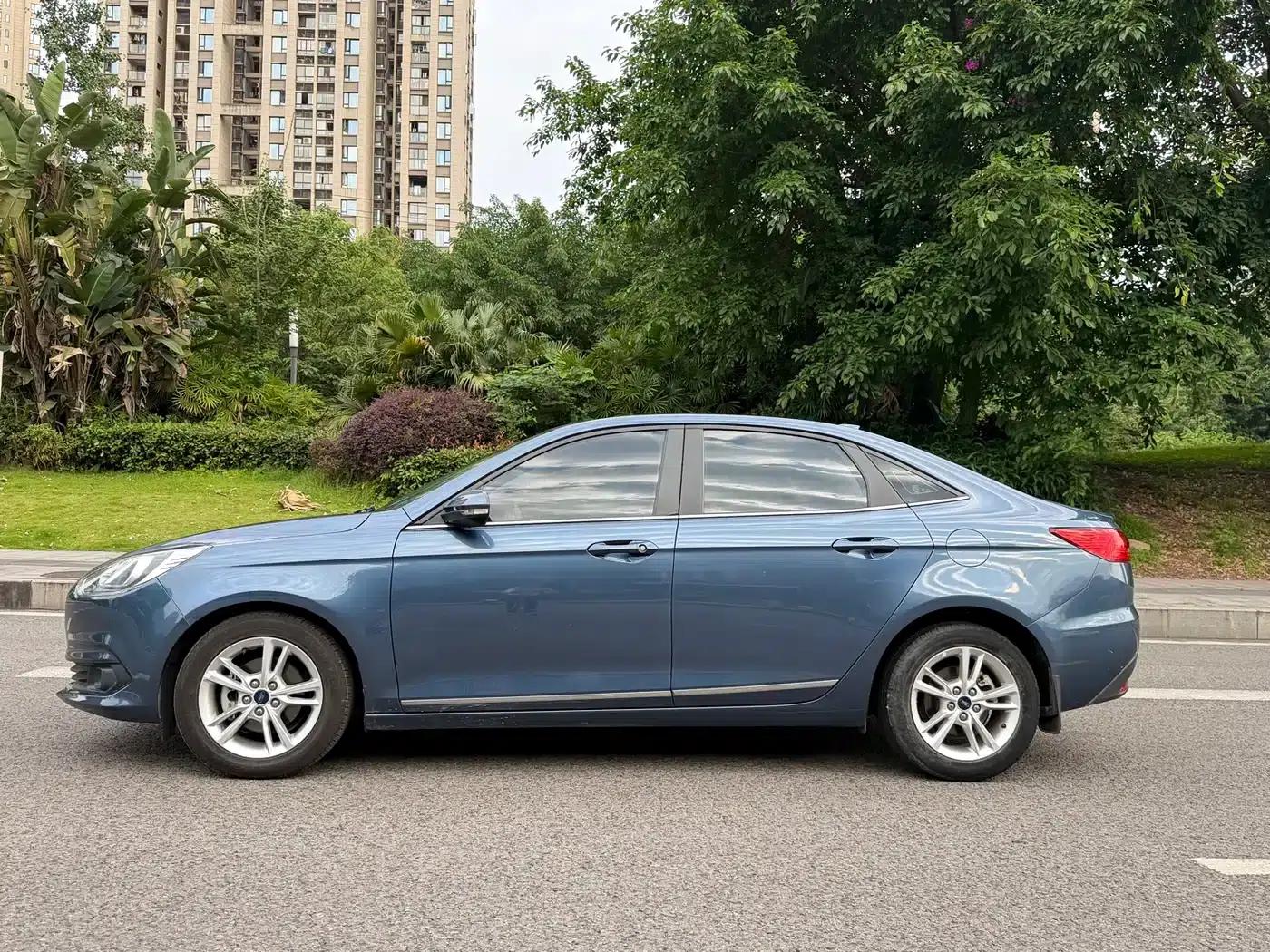 Ford Focus 2019 1.5L Automatic Enjoyment Edition — миниатюра 13
