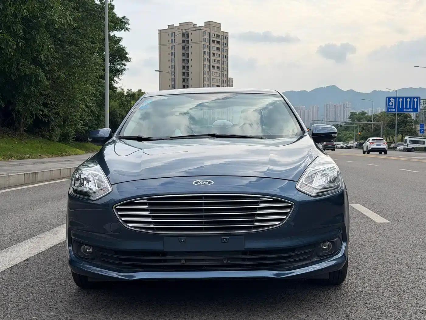 Ford Focus 2019 1.5L Automatic Enjoyment Edition — миниатюра 3