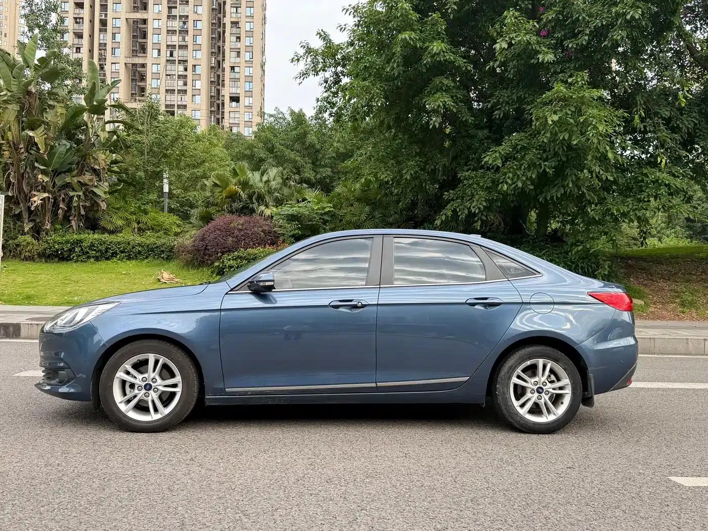 Ford Focus 2019 1.5L Automatic Enjoyment Edition — миниатюра 4