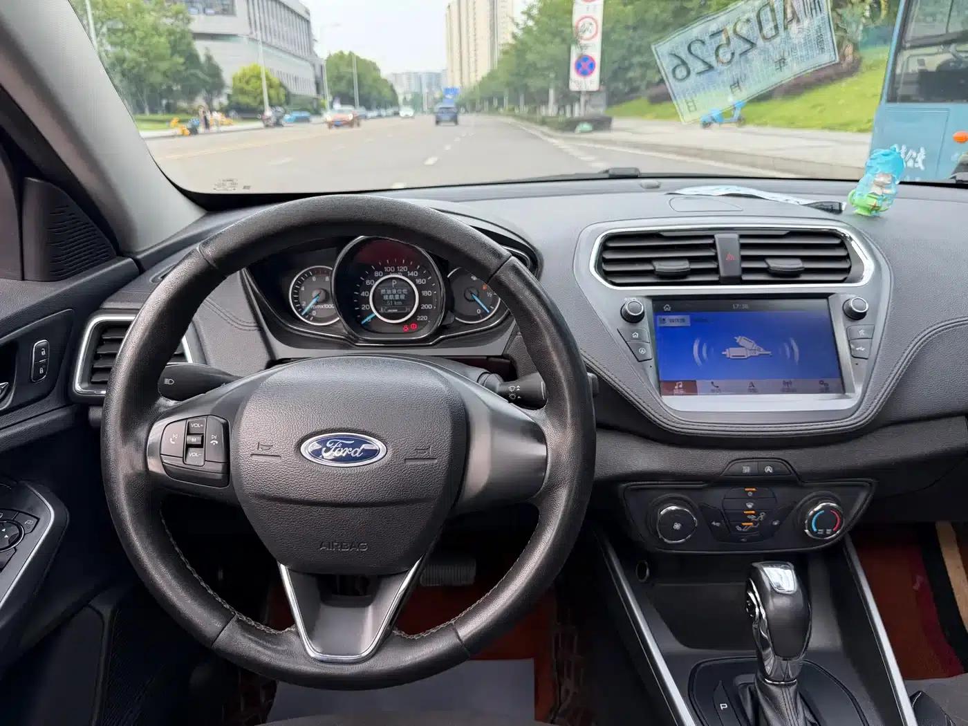 Ford Focus 2019 1.5L Automatic Enjoyment Edition — миниатюра 8