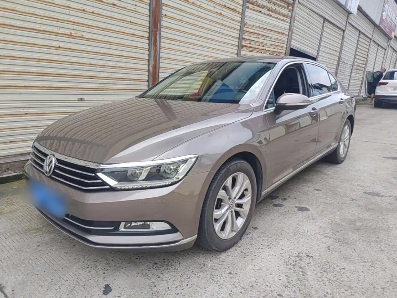 Volkswagen Magotan 2018 Facelift 330TSI DSG Luxury Model — миниатюра 1