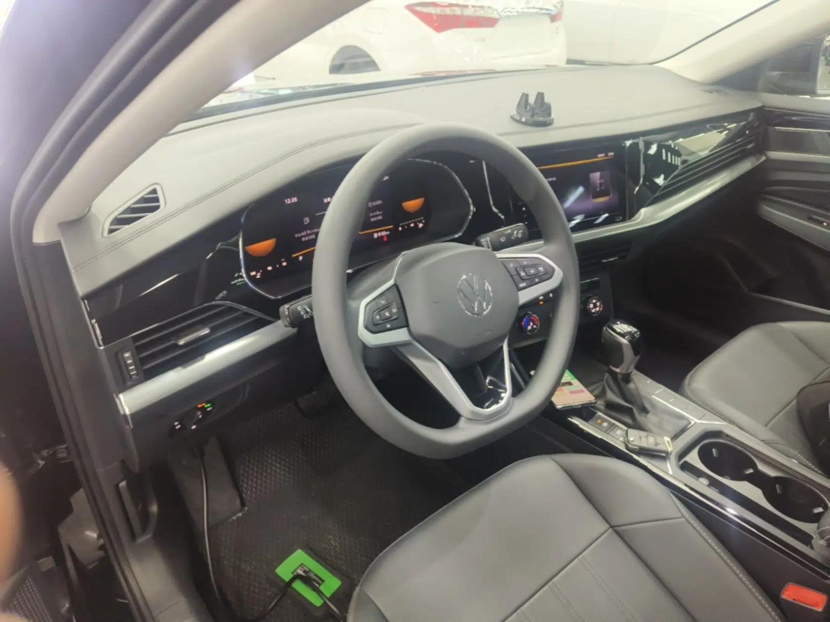 Volkswagen Passat 2025 Outstanding Model 280TSI Business Edition — миниатюра 12