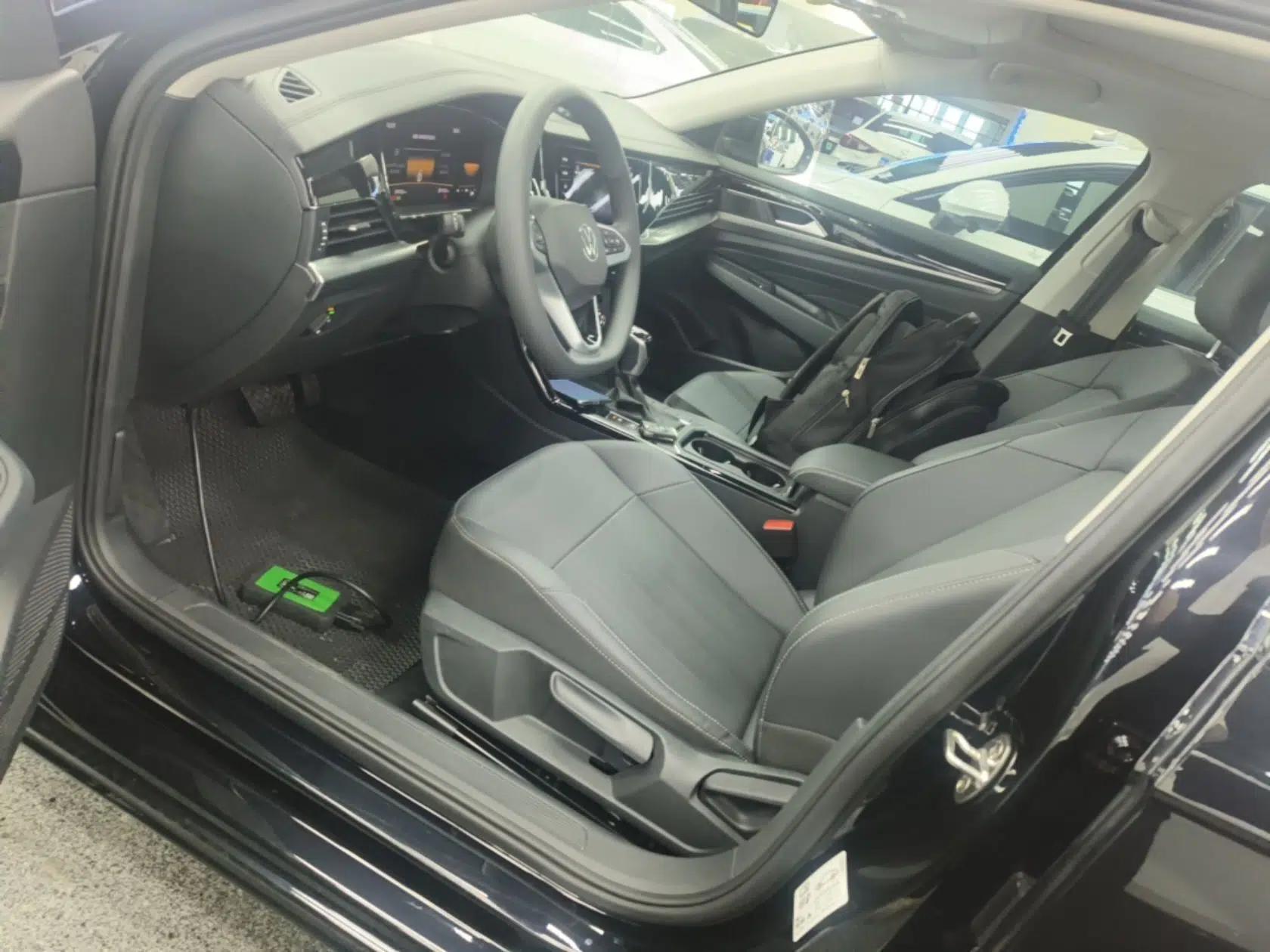 Volkswagen Passat 2025 Outstanding Model 280TSI Business Edition — миниатюра 17