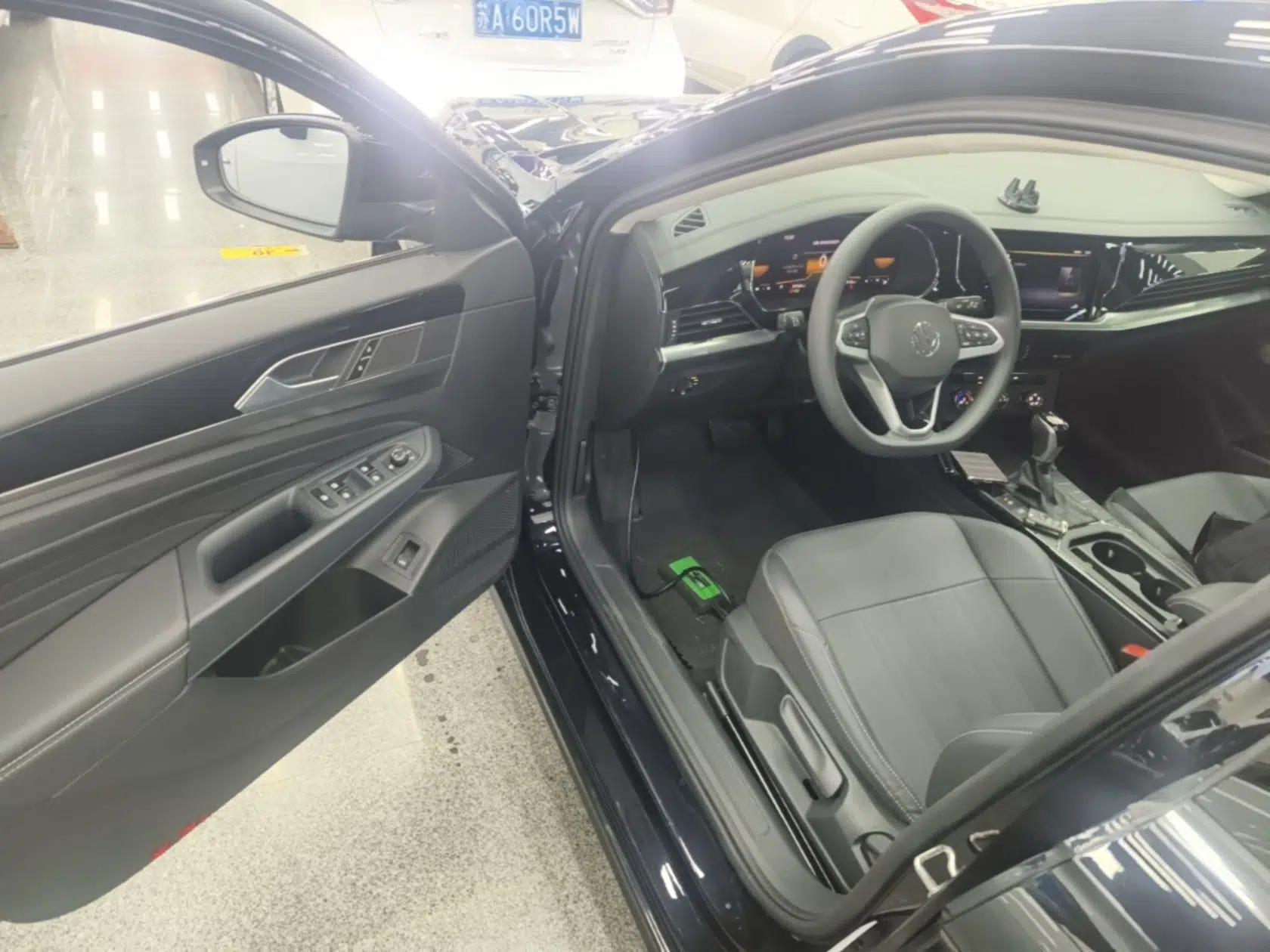 Volkswagen Passat 2025 Outstanding Model 280TSI Business Edition — миниатюра 18