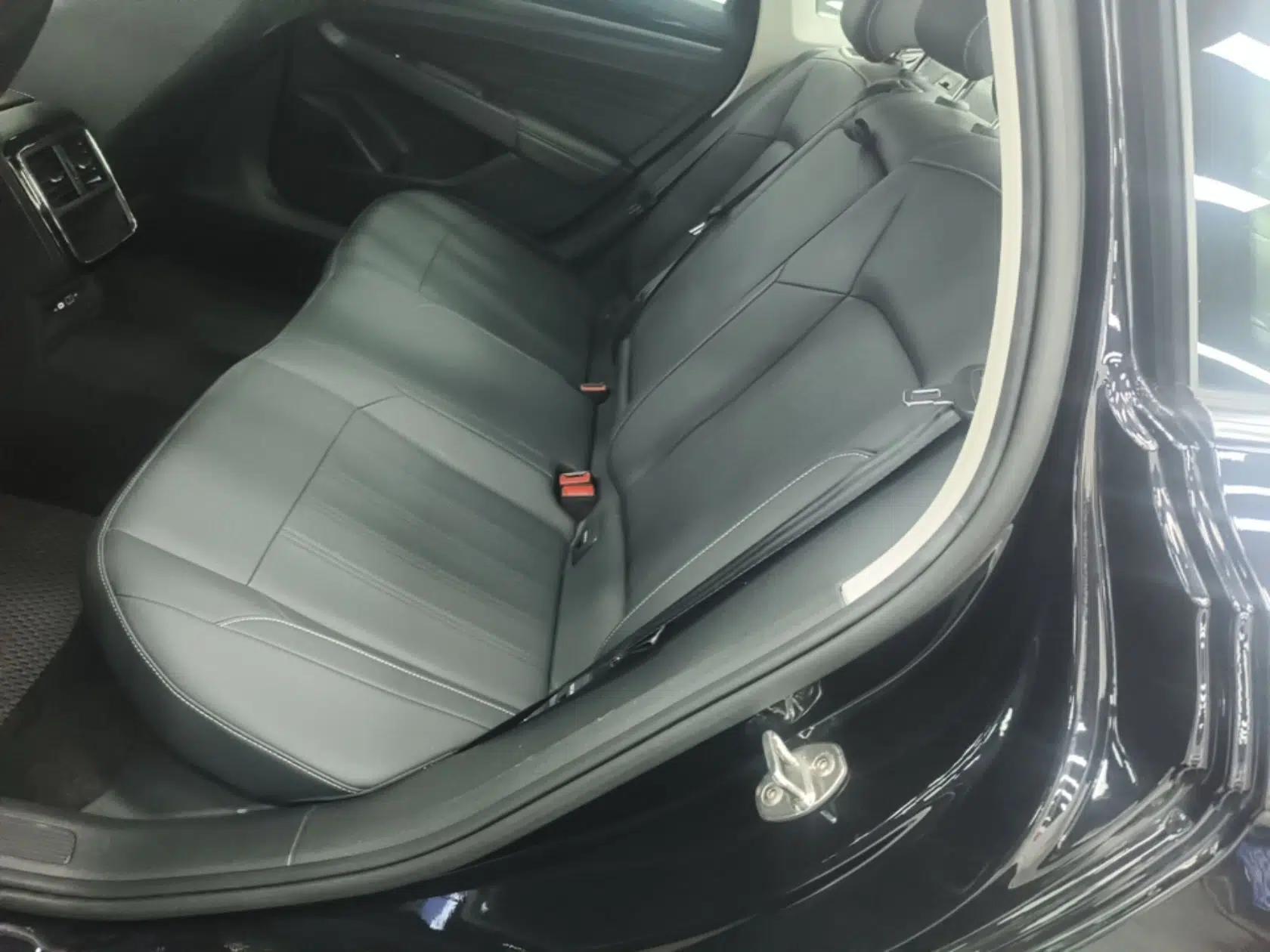 Volkswagen Passat 2025 Outstanding Model 280TSI Business Edition — миниатюра 20