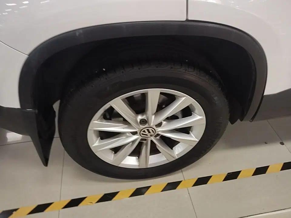 Volkswagen Tiguan 2016 280TSI Automatic Two-Wheel Drive Silk Road Comfort Edition — миниатюра 11