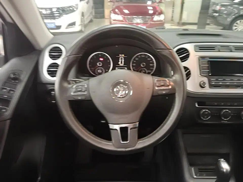 Volkswagen Tiguan 2016 280TSI Automatic Two-Wheel Drive Silk Road Comfort Edition — миниатюра 13