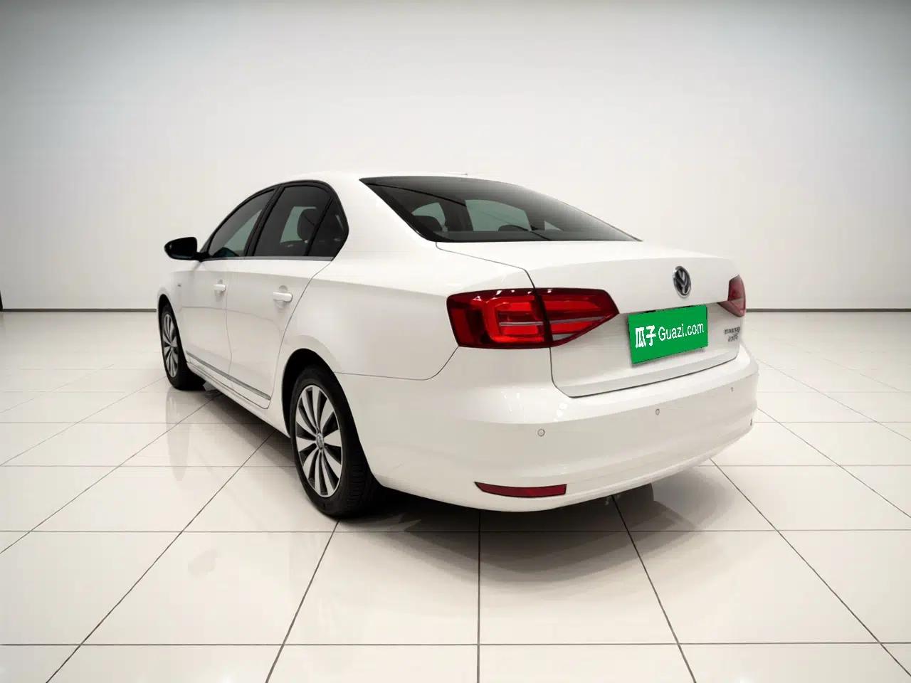 Volkswagen Sagitar 2017 230TSI Automatic Comfort Version — миниатюра 4
