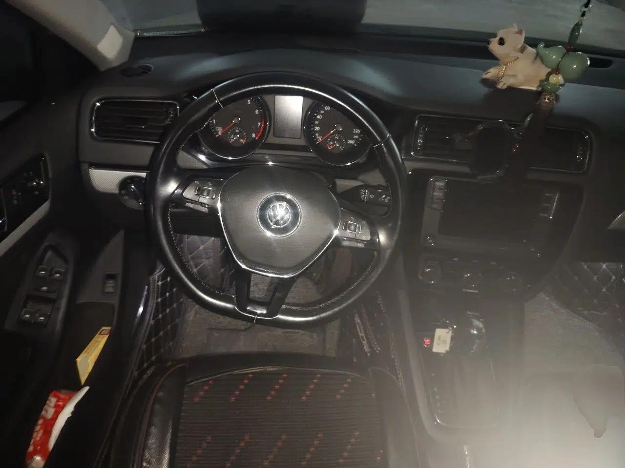 Volkswagen Sagitar 2017 230TSI Automatic Comfort Version — миниатюра 9