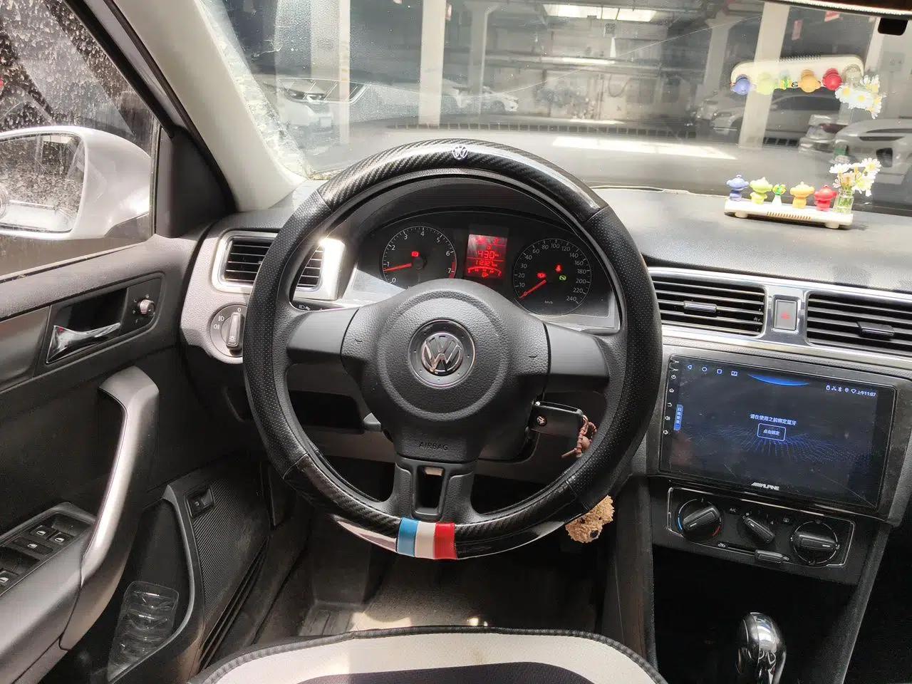 Volkswagen Santana 2013 1.6L Automatic Comfort Edition — миниатюра 10