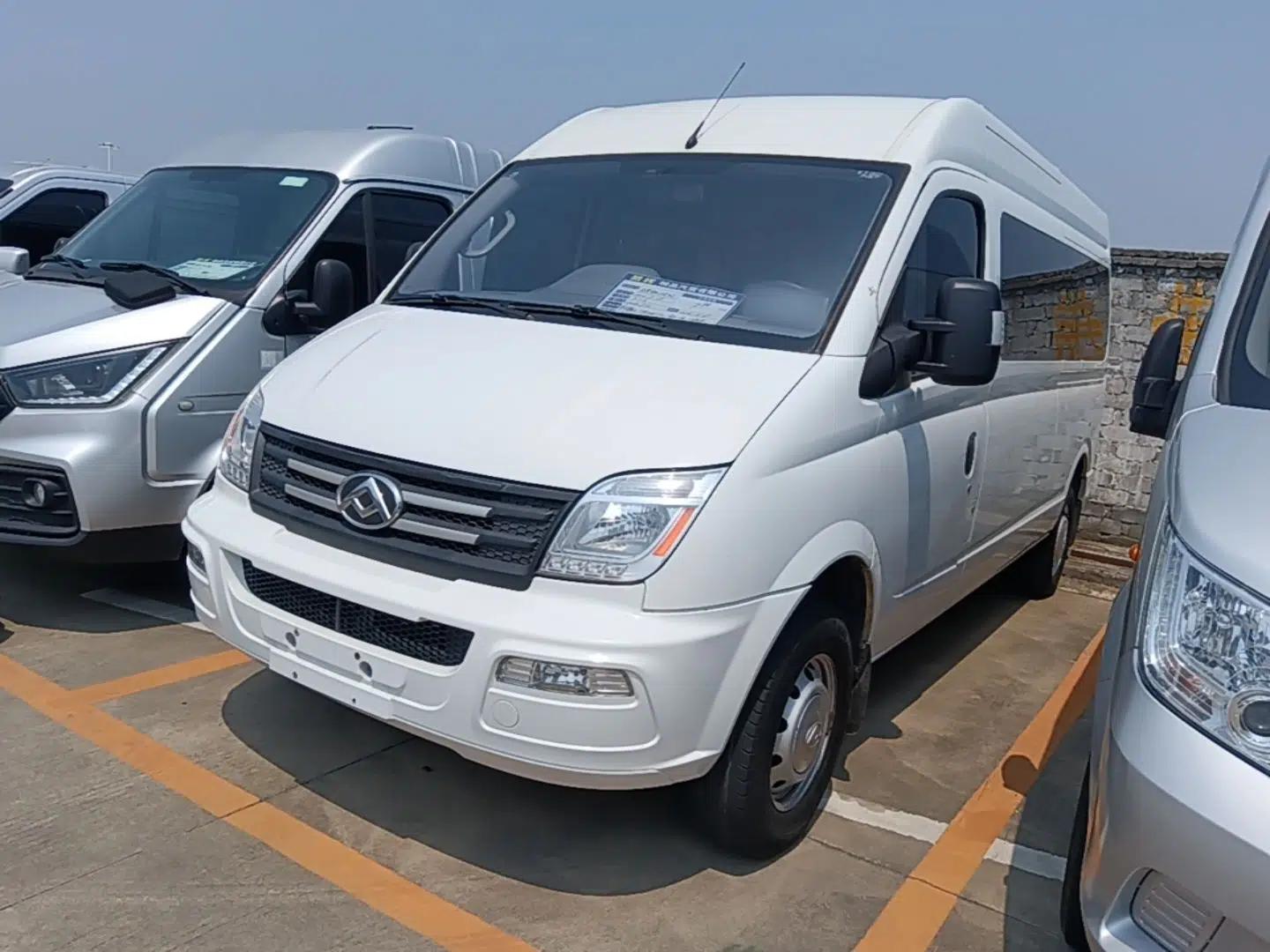 SAIC MAXUS Xintu V80 2021 2.0T Manual Classic Aoyuntong Long Wheelbase Mid-Roof 6/7/8/9-Seater — миниатюра 1