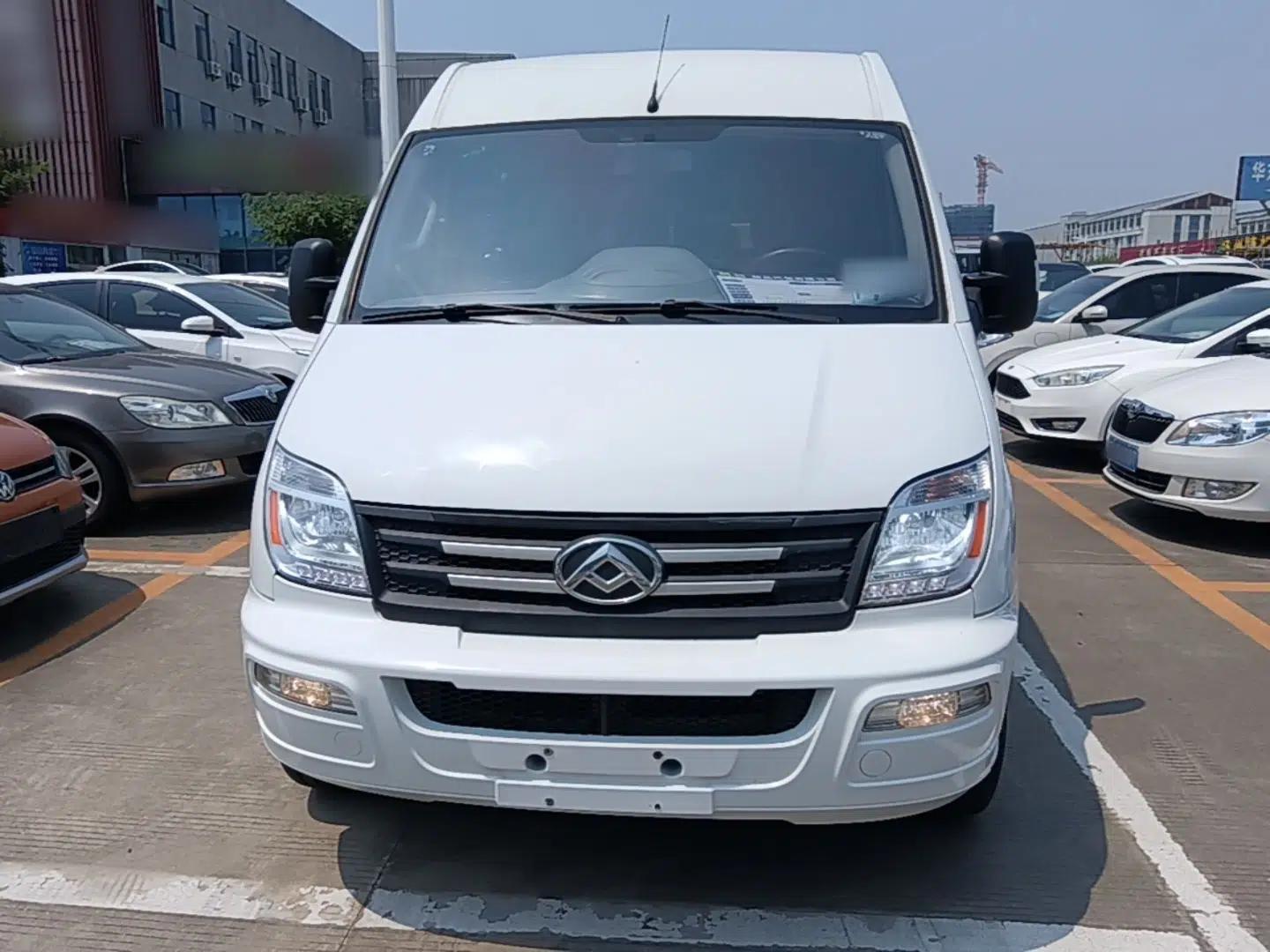 SAIC MAXUS Xintu V80 2021 2.0T Manual Classic Aoyuntong Long Wheelbase Mid-Roof 6/7/8/9-Seater — миниатюра 2