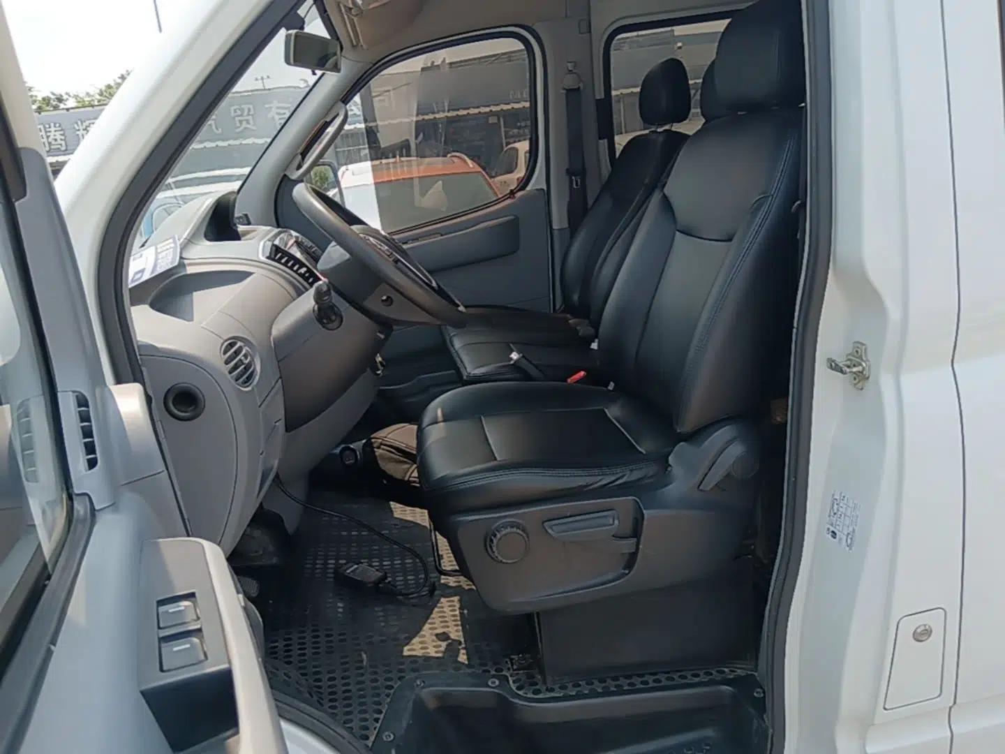 SAIC MAXUS Xintu V80 2021 2.0T Manual Classic Aoyuntong Long Wheelbase Mid-Roof 6/7/8/9-Seater — миниатюра 17