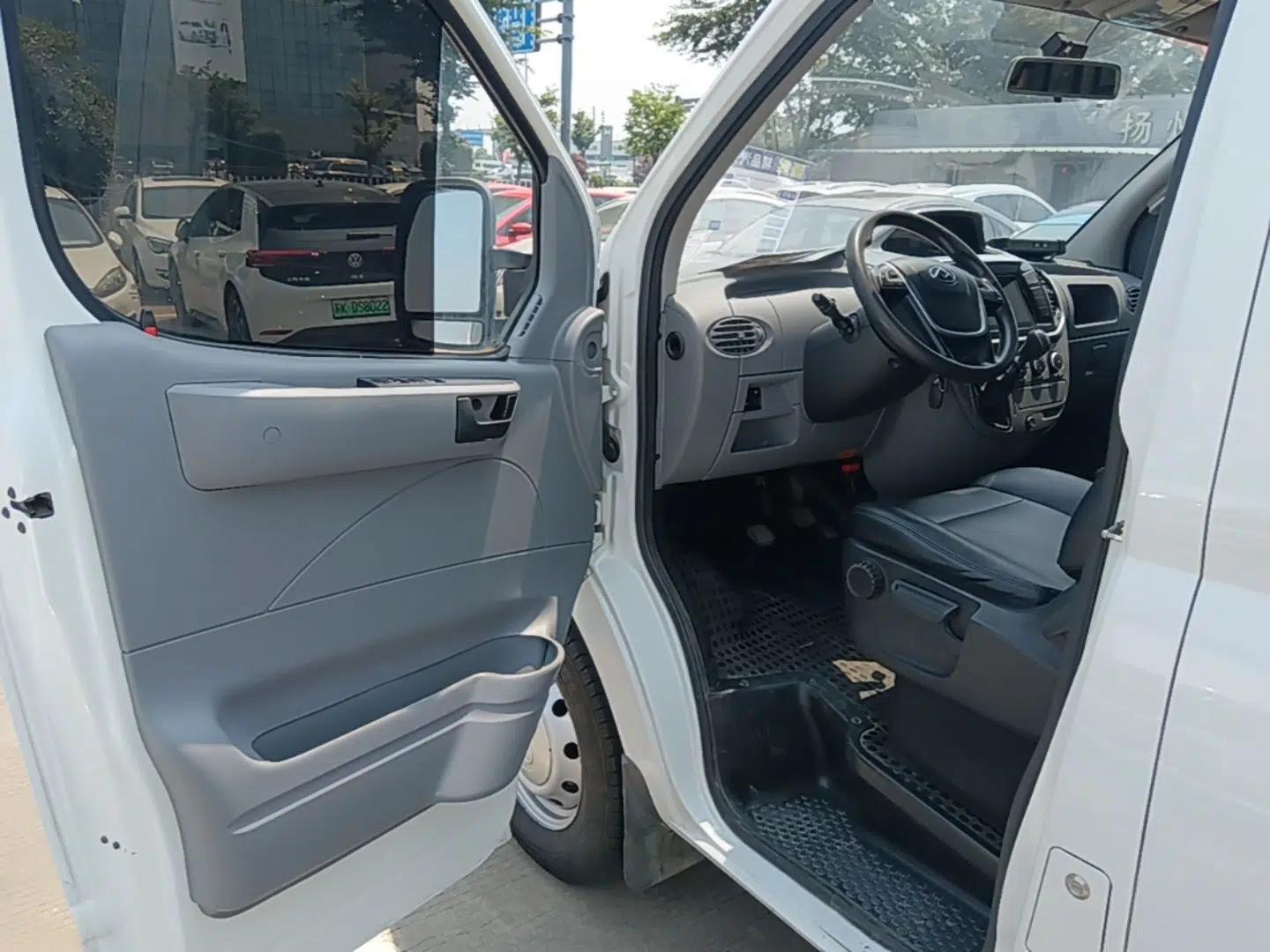 SAIC MAXUS Xintu V80 2021 2.0T Manual Classic Aoyuntong Long Wheelbase Mid-Roof 6/7/8/9-Seater — миниатюра 18