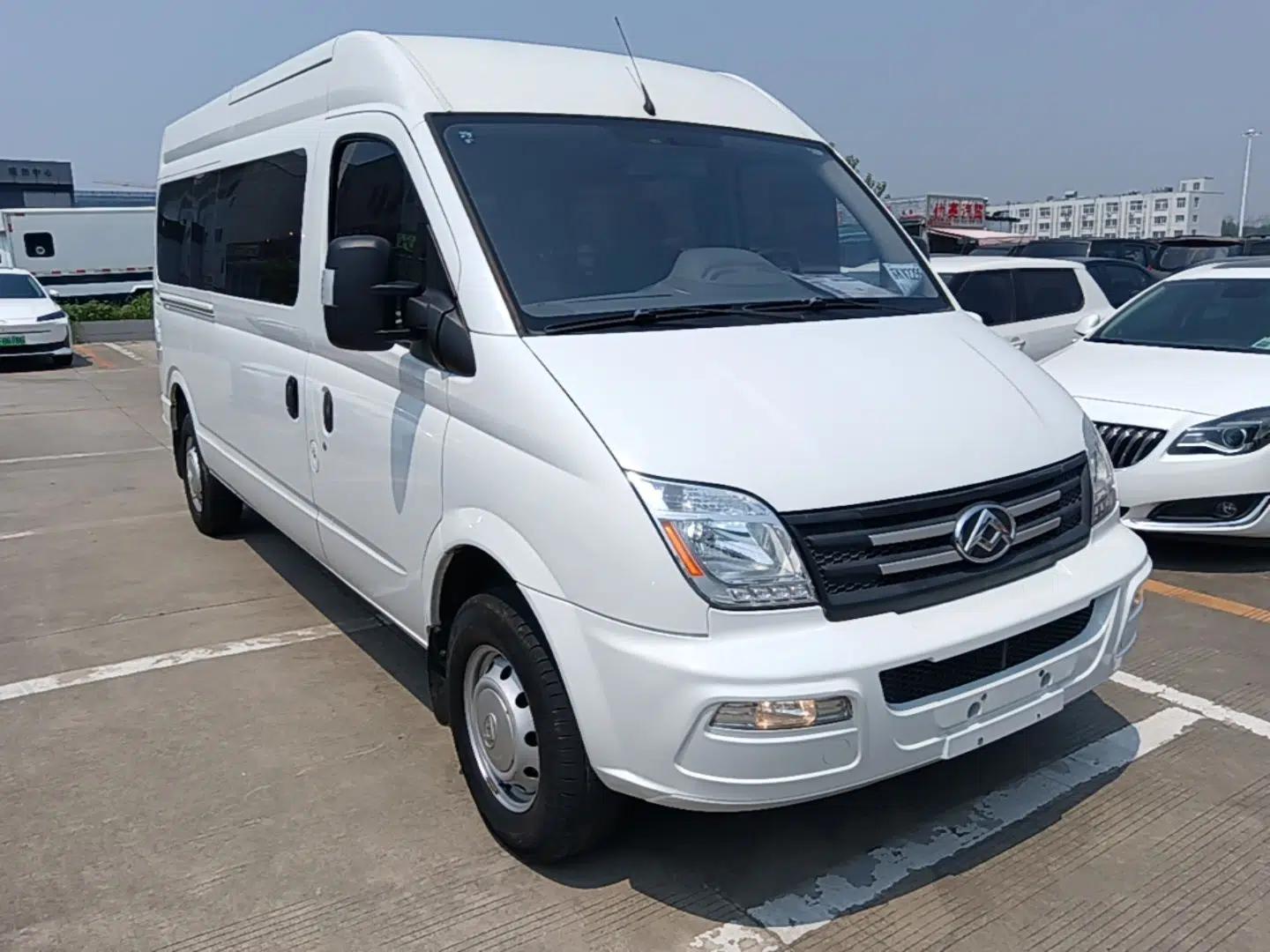 SAIC MAXUS Xintu V80 2021 2.0T Manual Classic Aoyuntong Long Wheelbase Mid-Roof 6/7/8/9-Seater — миниатюра 3
