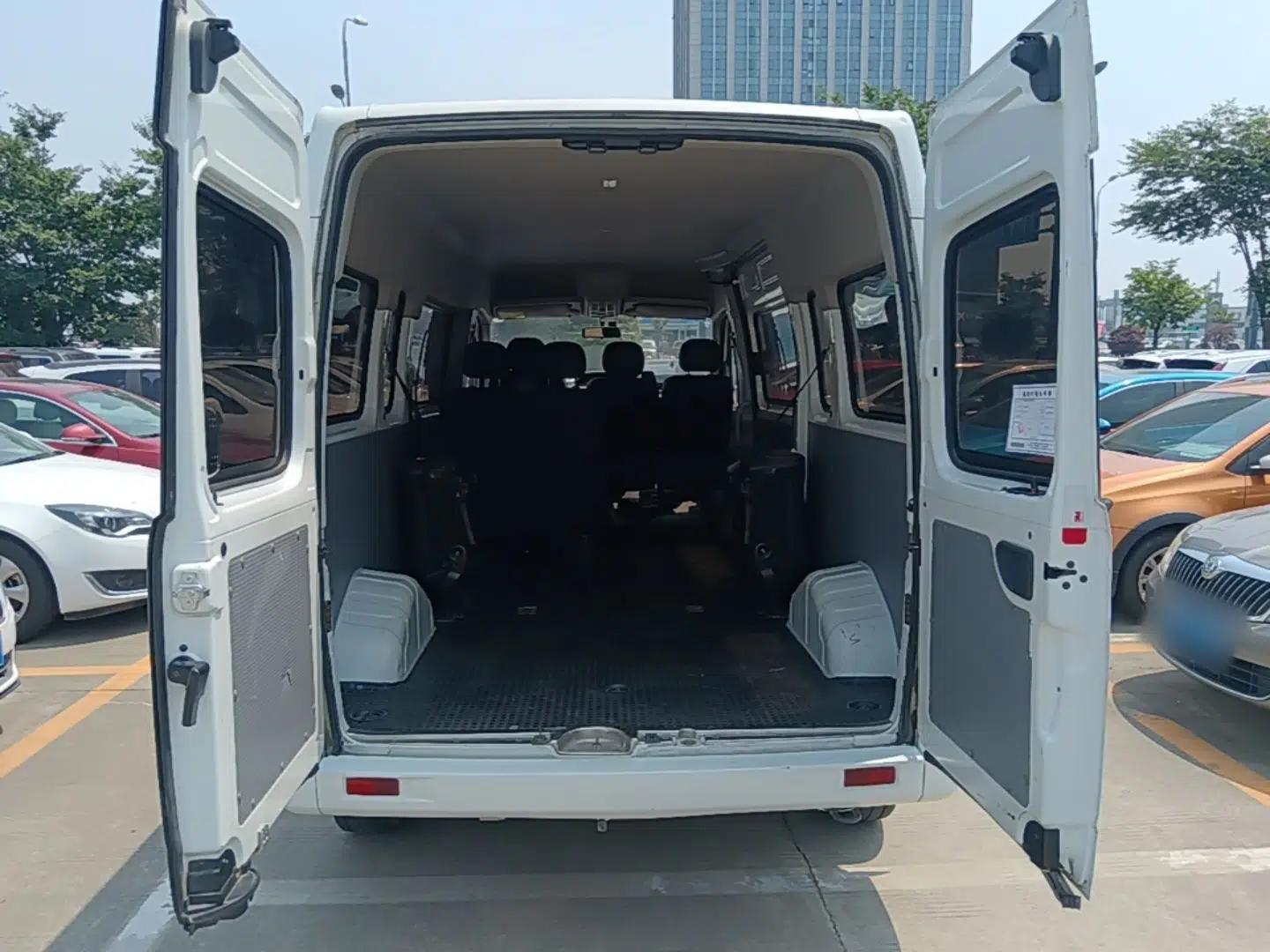 SAIC MAXUS Xintu V80 2021 2.0T Manual Classic Aoyuntong Long Wheelbase Mid-Roof 6/7/8/9-Seater — миниатюра 22