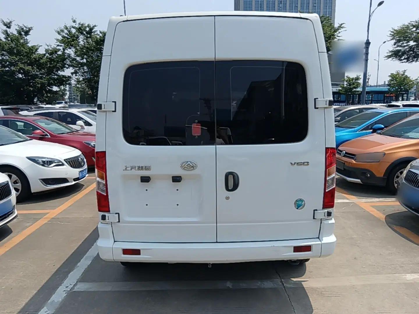 SAIC MAXUS Xintu V80 2021 2.0T Manual Classic Aoyuntong Long Wheelbase Mid-Roof 6/7/8/9-Seater — миниатюра 5