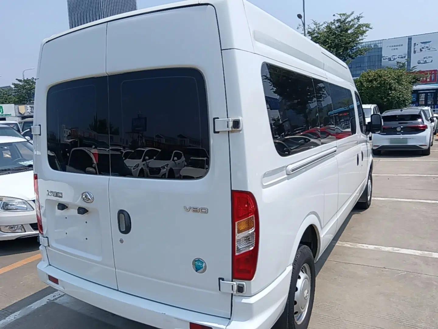 SAIC MAXUS Xintu V80 2021 2.0T Manual Classic Aoyuntong Long Wheelbase Mid-Roof 6/7/8/9-Seater — миниатюра 6