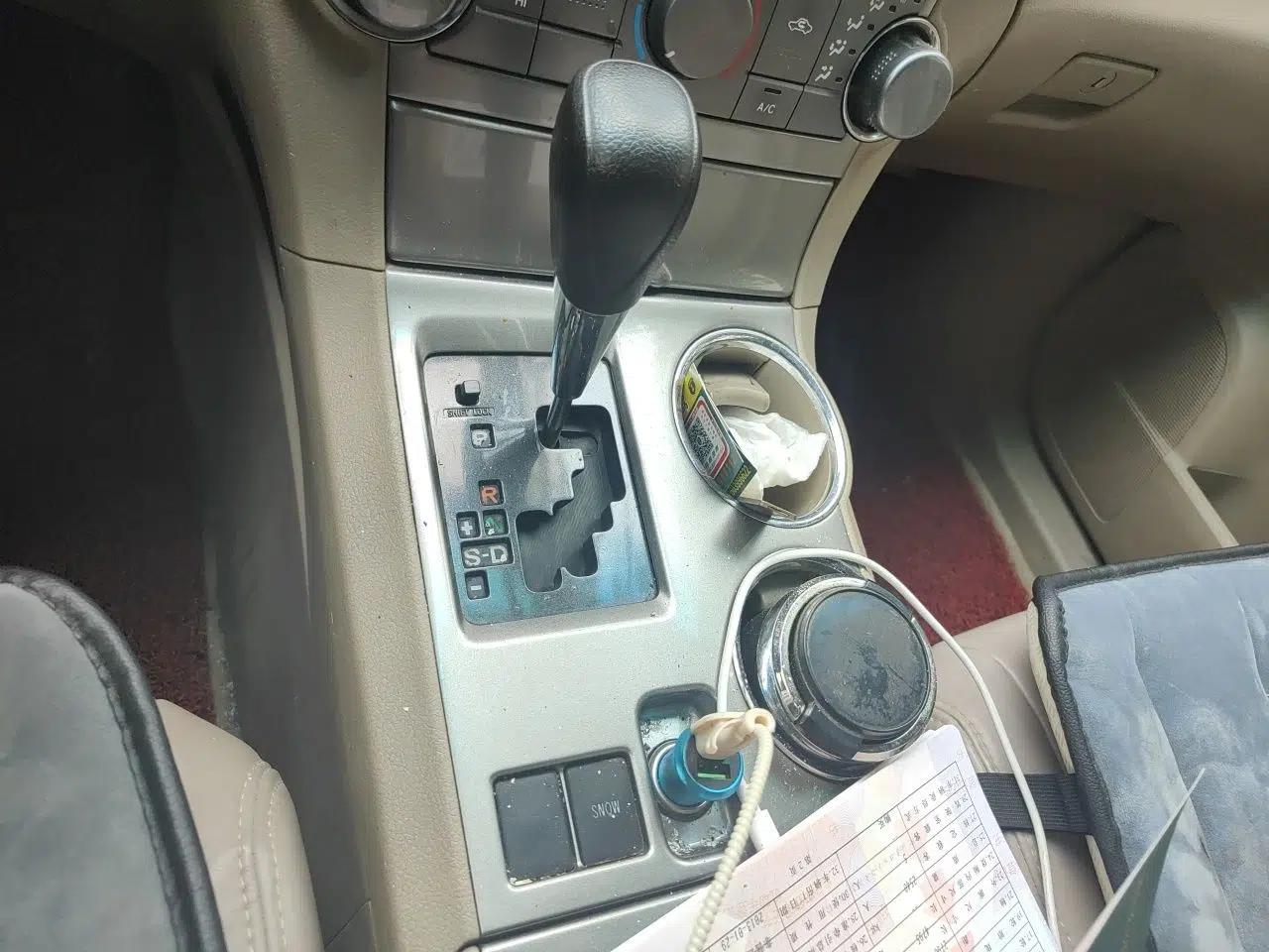 Toyota Highlander 2012 2.7L 2WD 5-Seater Elite Edition — миниатюра 14