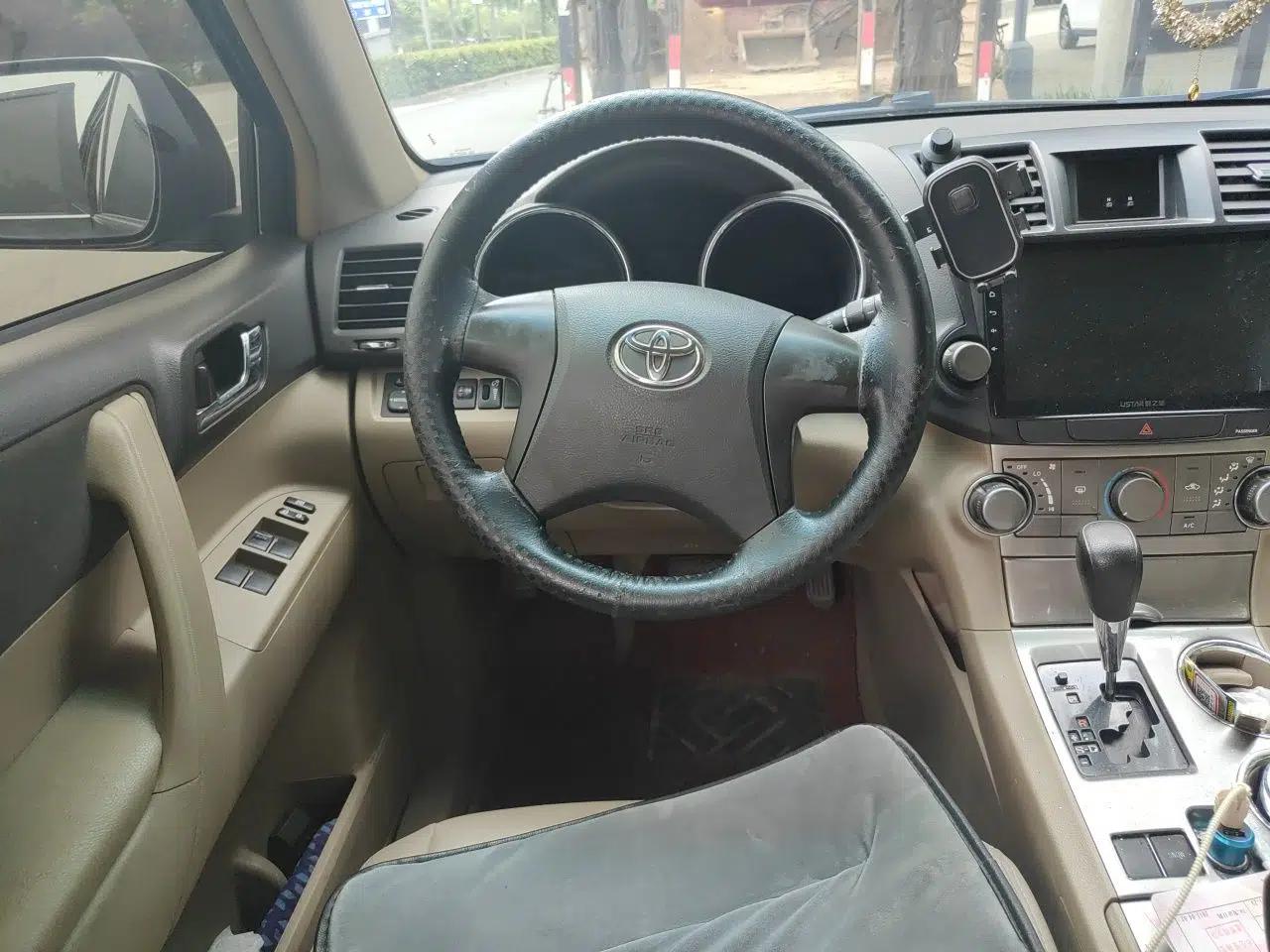 Toyota Highlander 2012 2.7L 2WD 5-Seater Elite Edition — миниатюра 10
