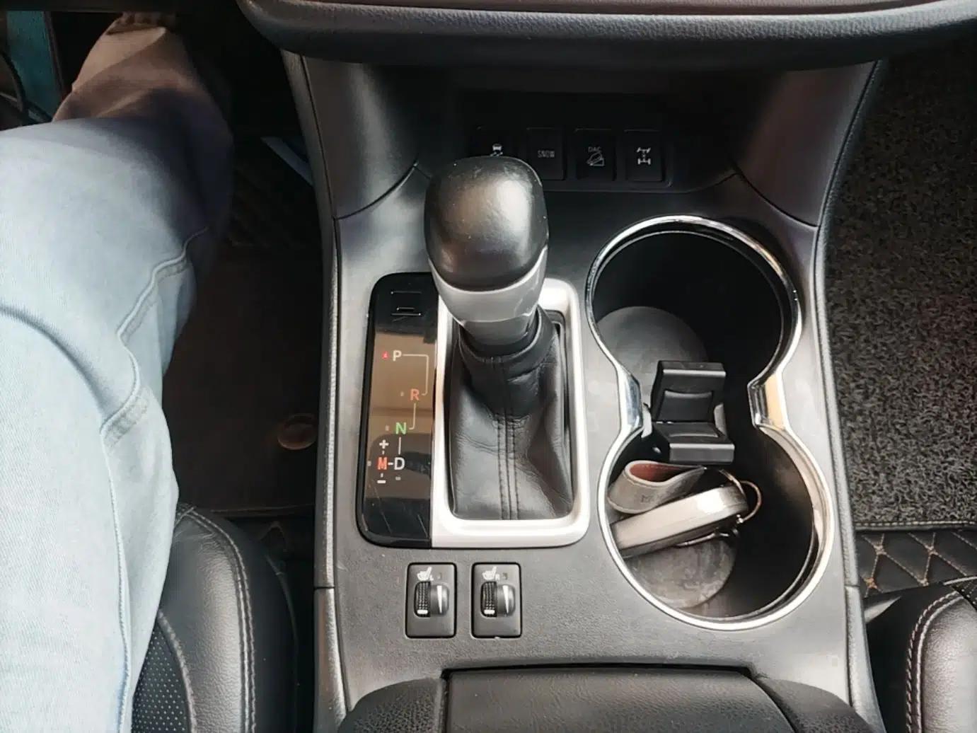 Toyota Highlander 2015 2.0T Four-Wheel Drive Luxury Edition 7-Seater — миниатюра 16