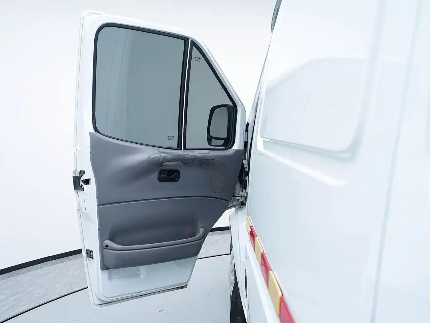 Teshun 2019 2.8T Commercial Vehicle Short Wheelbase Mid-Roof 3-Seater National VI JX493 — миниатюра 11