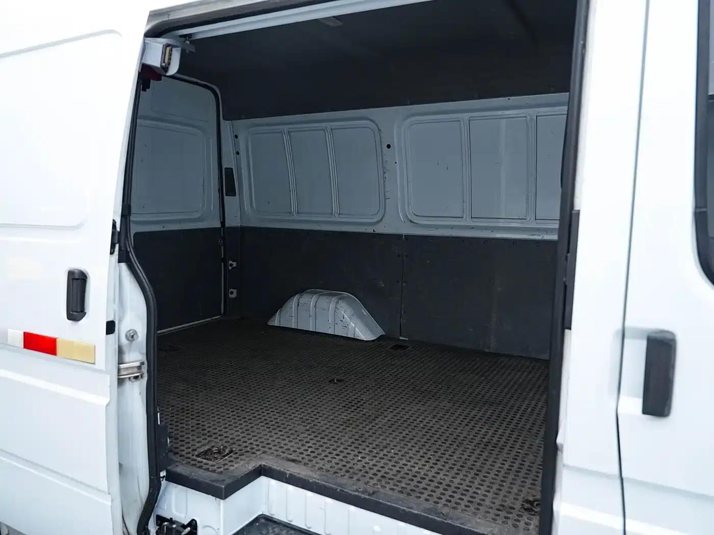 Teshun 2019 2.8T Commercial Vehicle Short Wheelbase Mid-Roof 3-Seater National VI JX493 — миниатюра 13