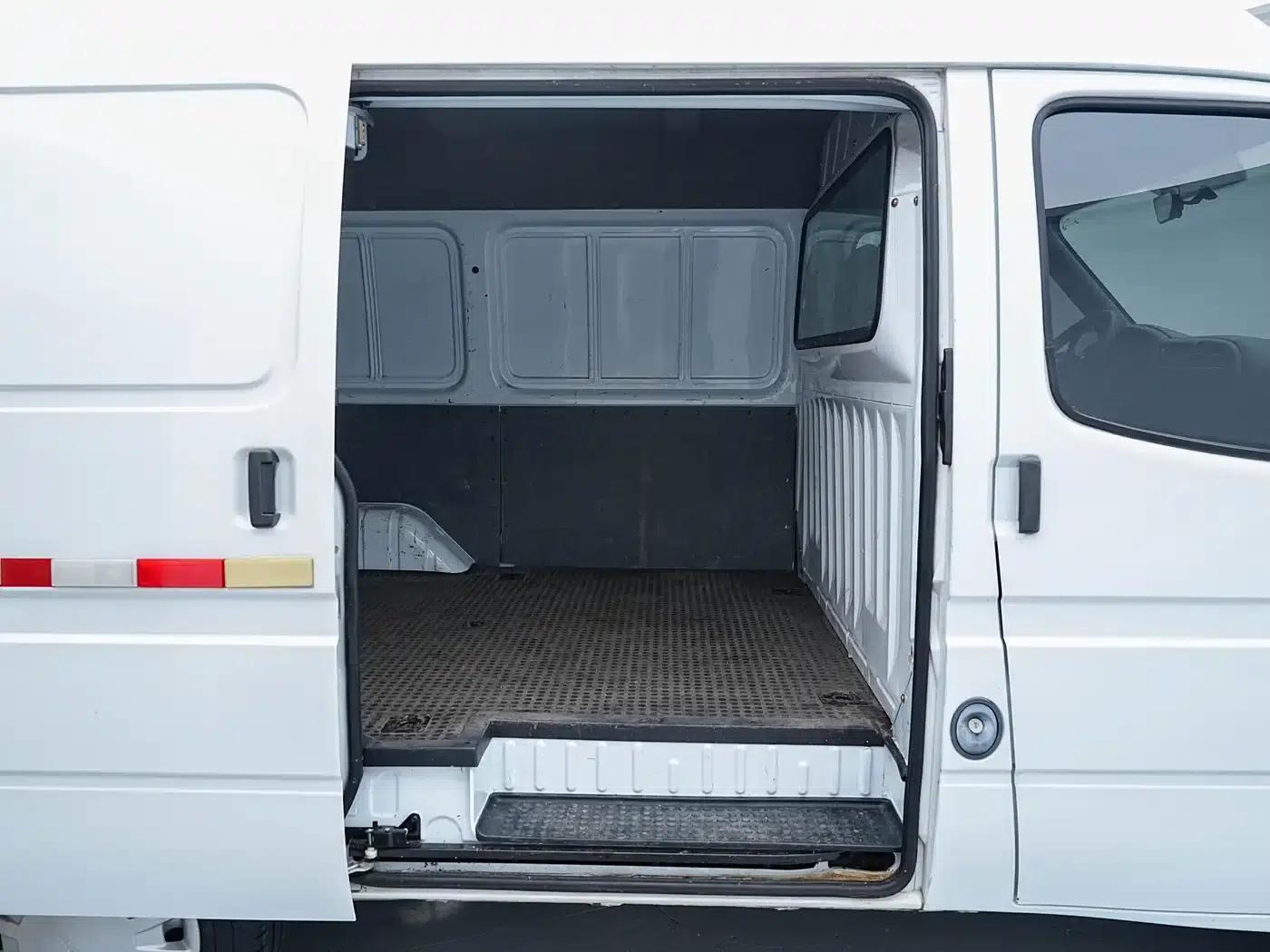 Teshun 2019 2.8T Commercial Vehicle Short Wheelbase Mid-Roof 3-Seater National VI JX493 — миниатюра 15