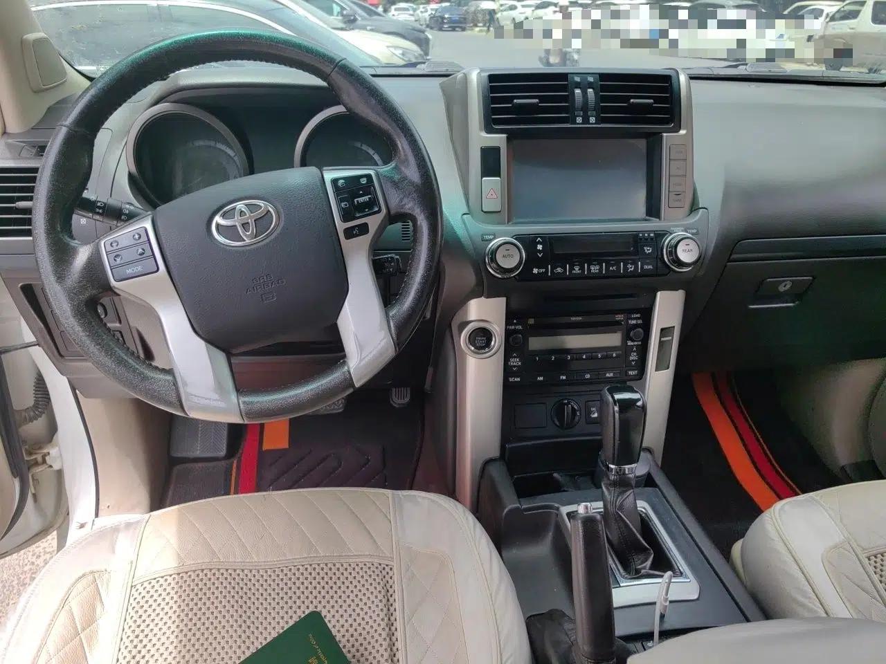 Toyota Prado 2010 4.0L Automatic TX-L — миниатюра 9