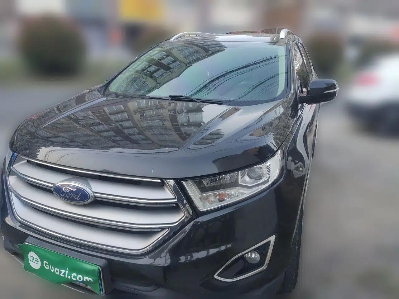 Ford Edge 2015 2.0T GTDi Two-Wheel-Drive Platinum Edition — миниатюра 1