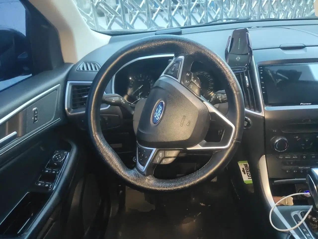 Ford Edge 2015 2.0T GTDi Two-Wheel-Drive Platinum Edition — миниатюра 10