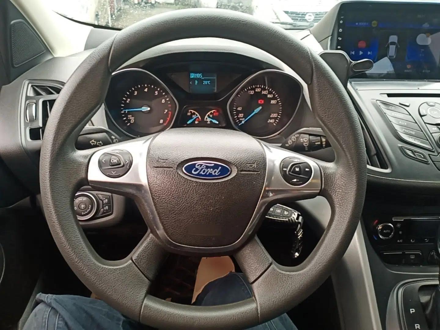 Ford Kuga 2015 1.5L GTDi Two-Wheel-Drive Comfort Model — миниатюра 13