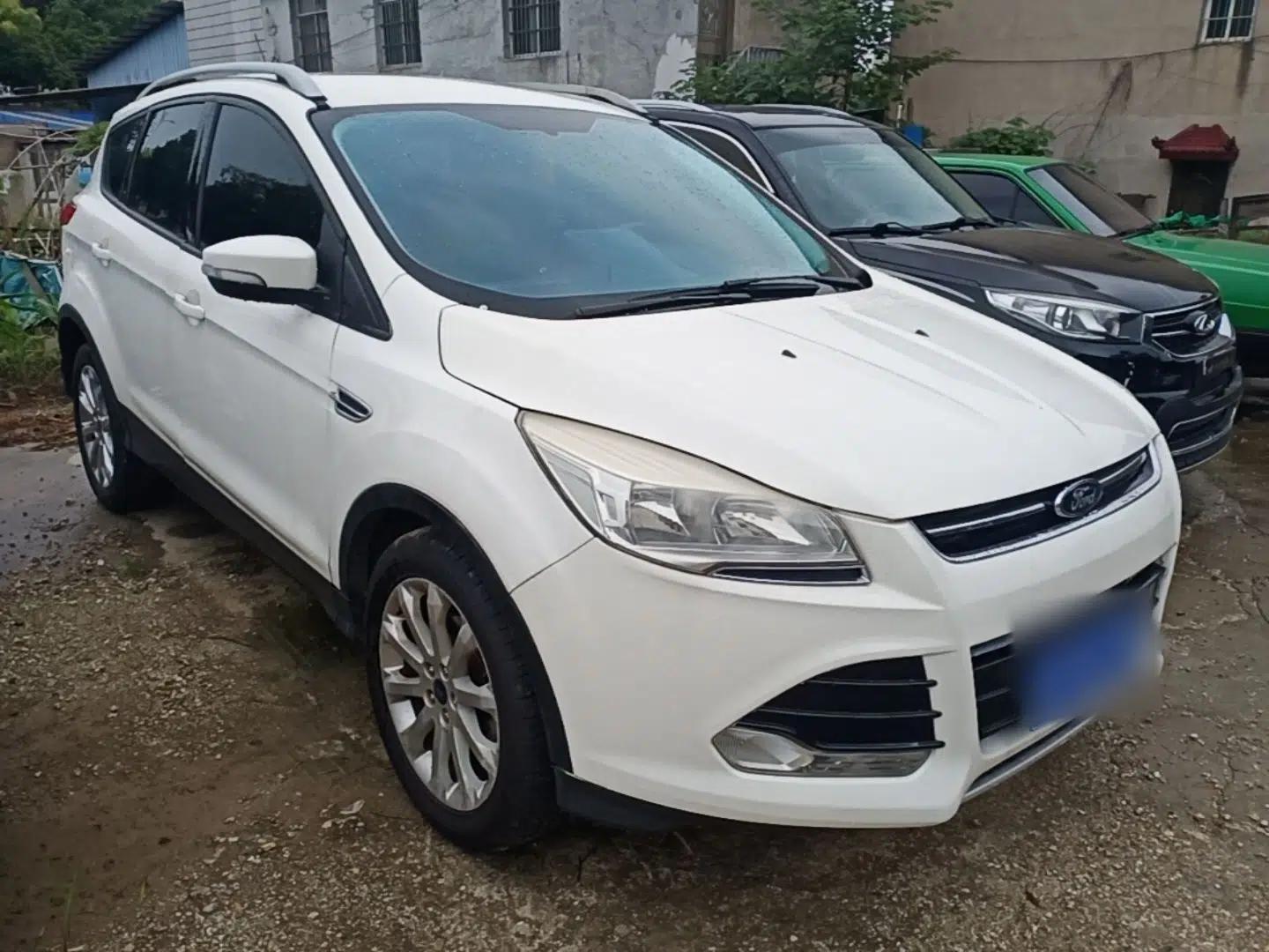 Ford Kuga 2015 1.5L GTDi Two-Wheel-Drive Comfort Model — миниатюра 3