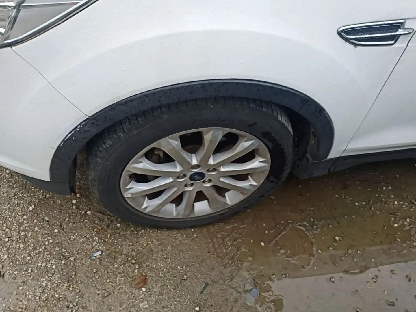 Ford Kuga 2015 1.5L GTDi Two-Wheel-Drive Comfort Model — миниатюра 10